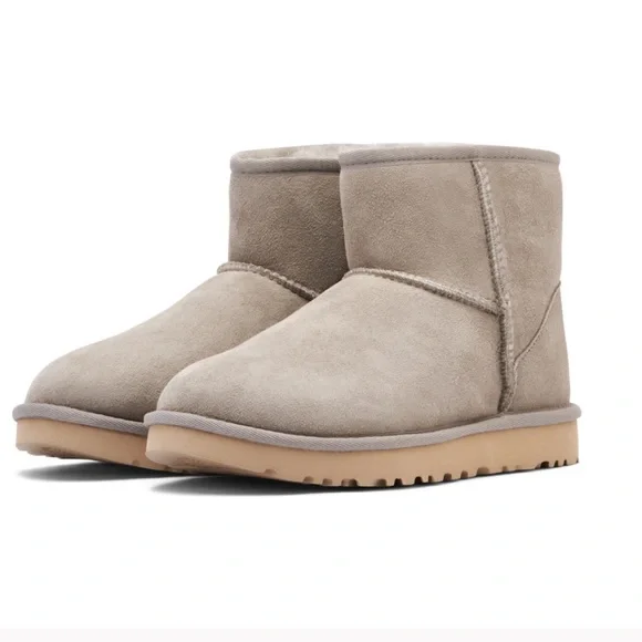UGG MINI CLASSIC II BOOTS RARE GOAT SIZE 7 ‘ONLY ONE ☝️ LEFT’ - Picture 2 of 12